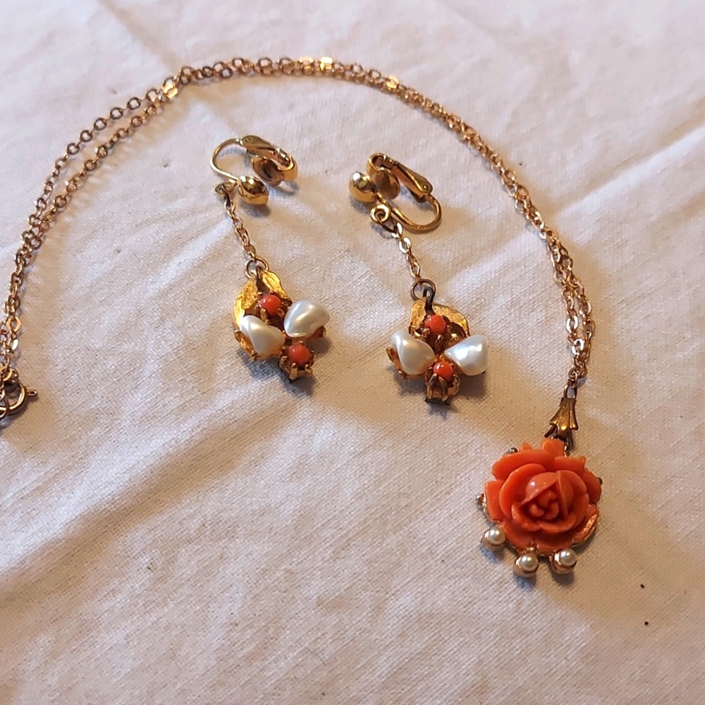 Vintage Coral Rose Simulated Pearl Rhinestone Necklace Earring Set Gold Tone #15